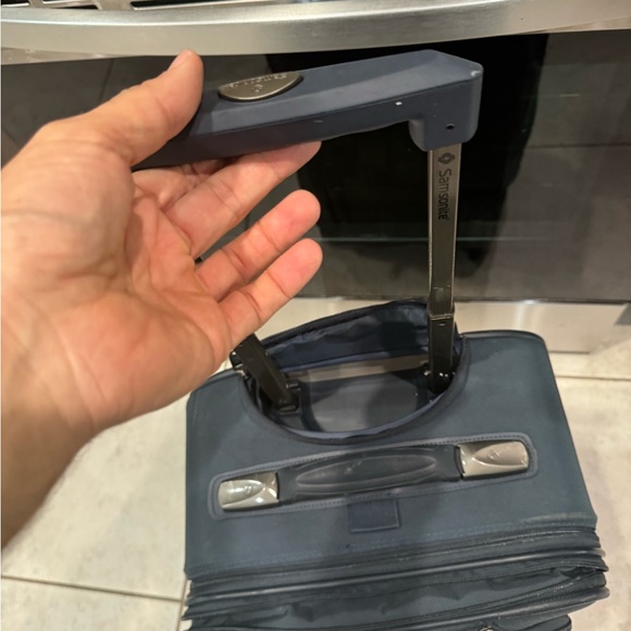 Samsonite Trolley Luggage - Picture 12 of 12